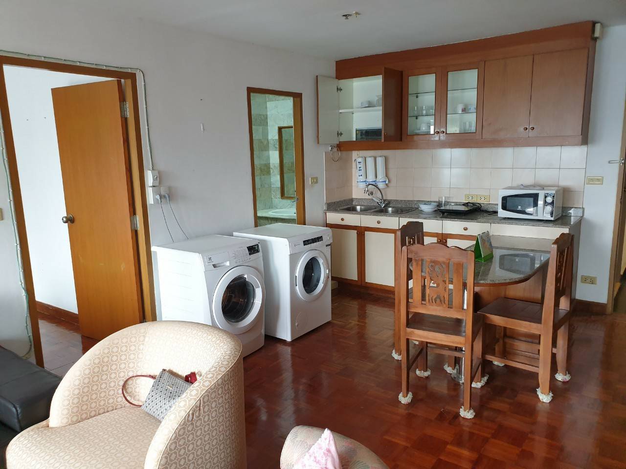 ให้เช่าคอนโด สีลม สวีท พื้นที่ 54 ตรม. 1 ห้องนอน ให้เช่า 18,000 บ/ด