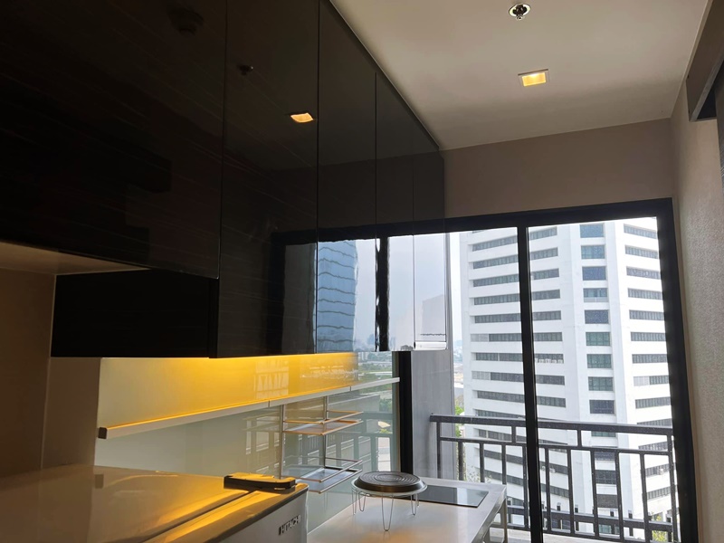 ให้เช่า/ขาย คอนโด ไอวี่ แอมพิโอ พื้นที่ 33.82 ตร.ม. สตูดิโอ ให้เช่า 18,000 บ/ด ขาย 5.3 ล.