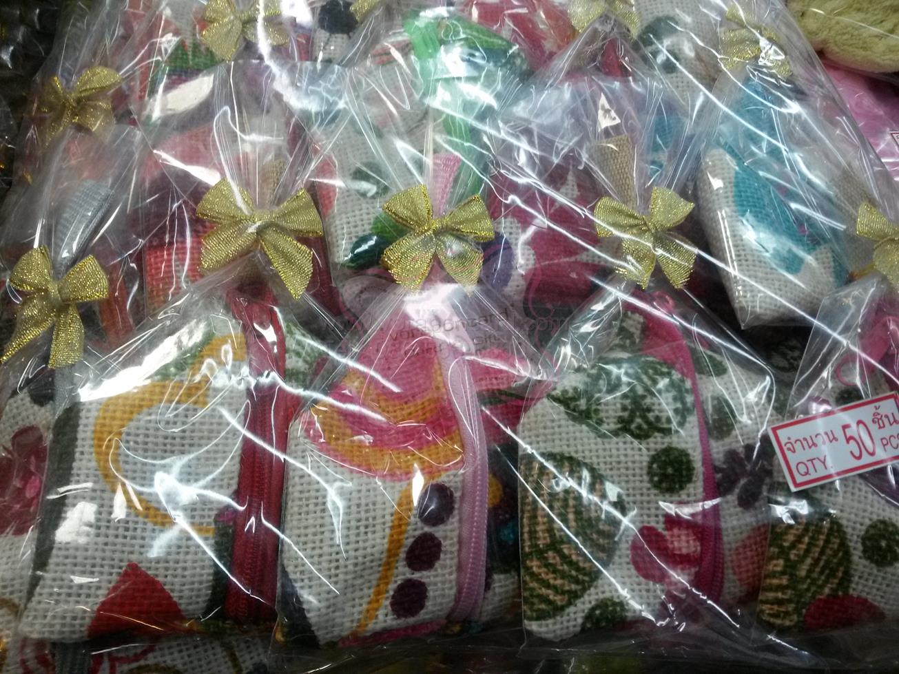 กระเป๋าซิปผ้าแคนวาลคละลาย