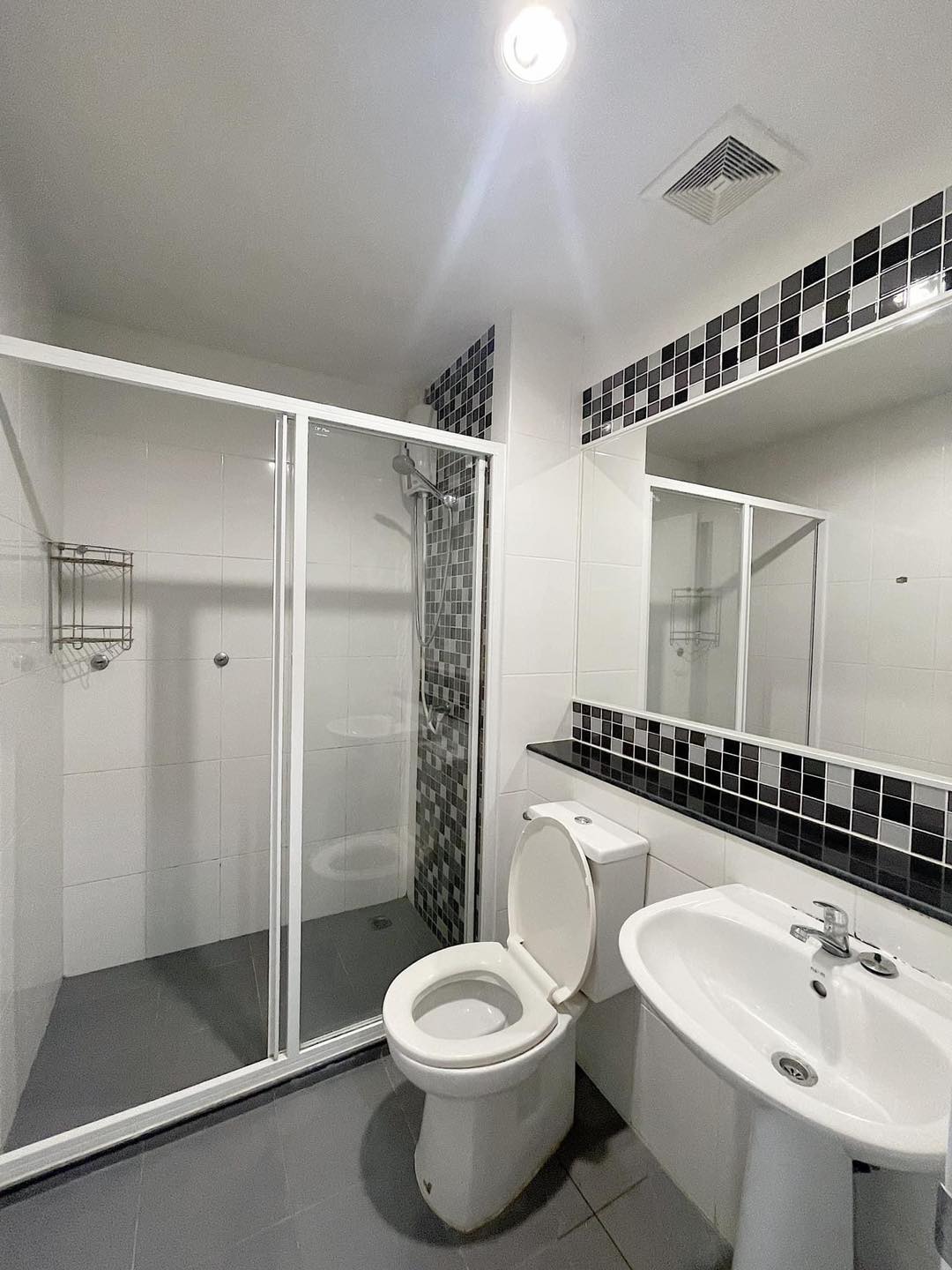 ให้เช่า รีเจ้นท์ โฮม18 แจ้งวัฒนะ หลักสี่ 30 ตร.ม 1 ห้องนอน ราคา 8,500 บาท/เดือน