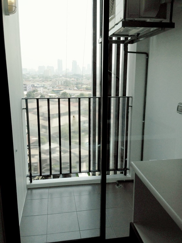 ให้เช่าคอนโด เดอะ ทรี อินเตอร์เชนจ์ พื้นที่ 30 ตร.ม. Studio ให้เช่า 8,700 บ/ด (รวมอินเตอร์เน็ต)