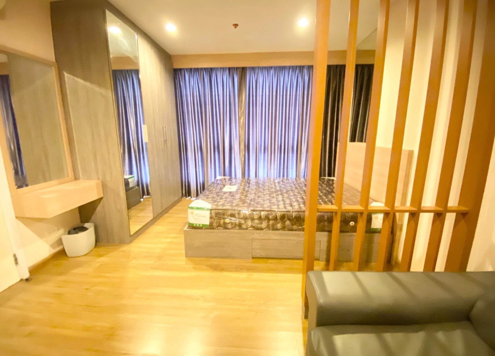 ให้เช่าคอนโด เดอะ ทรี อินเตอร์เชนจ์ พื้นที่ 30 ตร.ม. สตูดิโอ เช่า 11,000 บ/ด