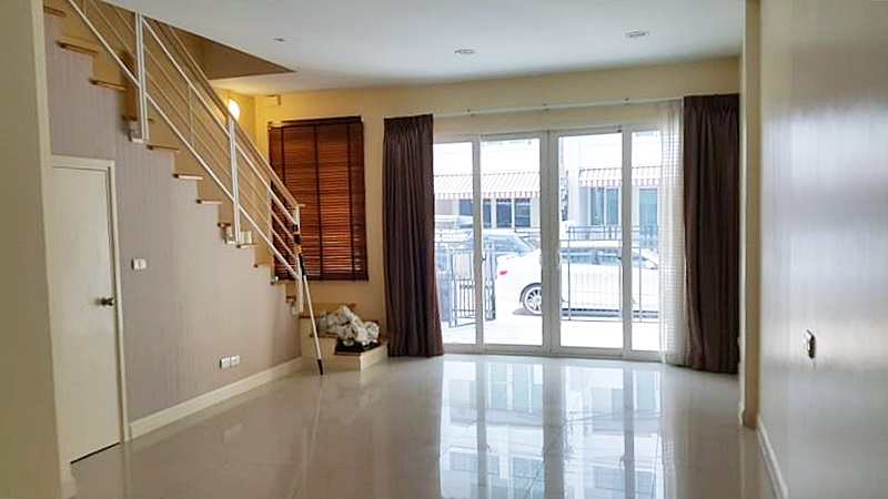 ให้เช่าทาวน์เฮ้าส์ 3ชั้น ย่านลาดพร้าว พื้นที่ 29 ตรว. 3 ห้องนอน เช่า 30,000 บ/ด