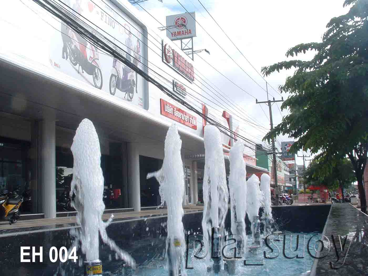 น้ำพุประดับด้านหน้า โชว์รูม รถมอเตอร์ไซค์ อีฮง