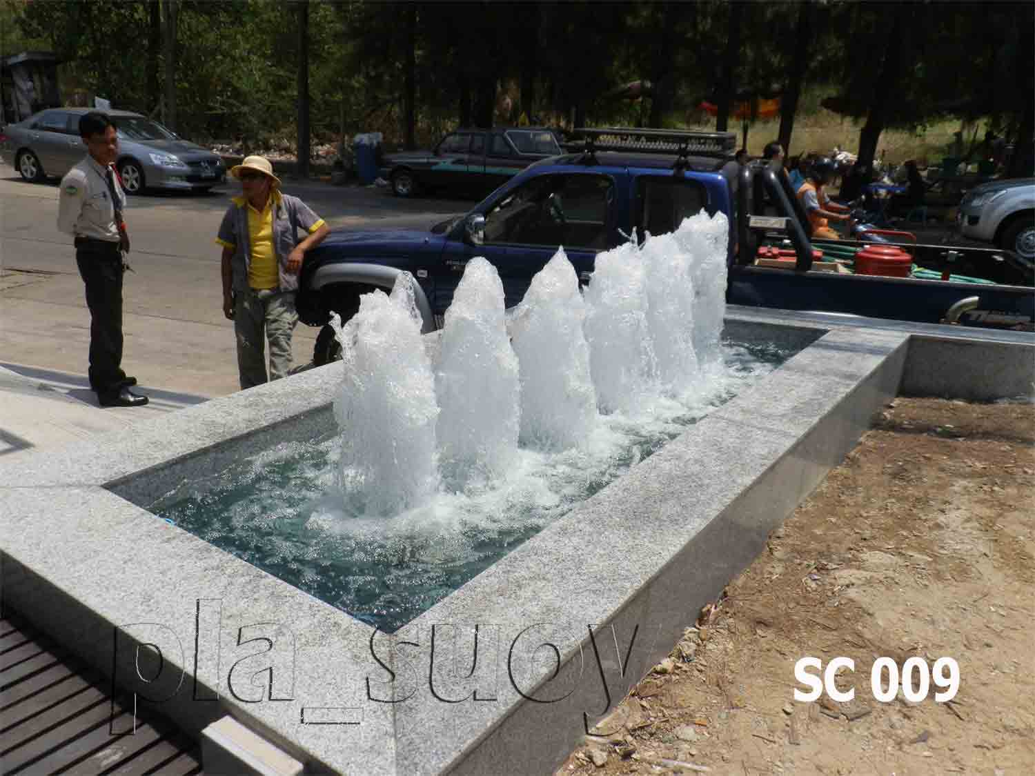 น้ำพุ ฮวงจุ้ย หน้าสำนักงาน สยามคาสเตอร์วิลส์ ( SCW )