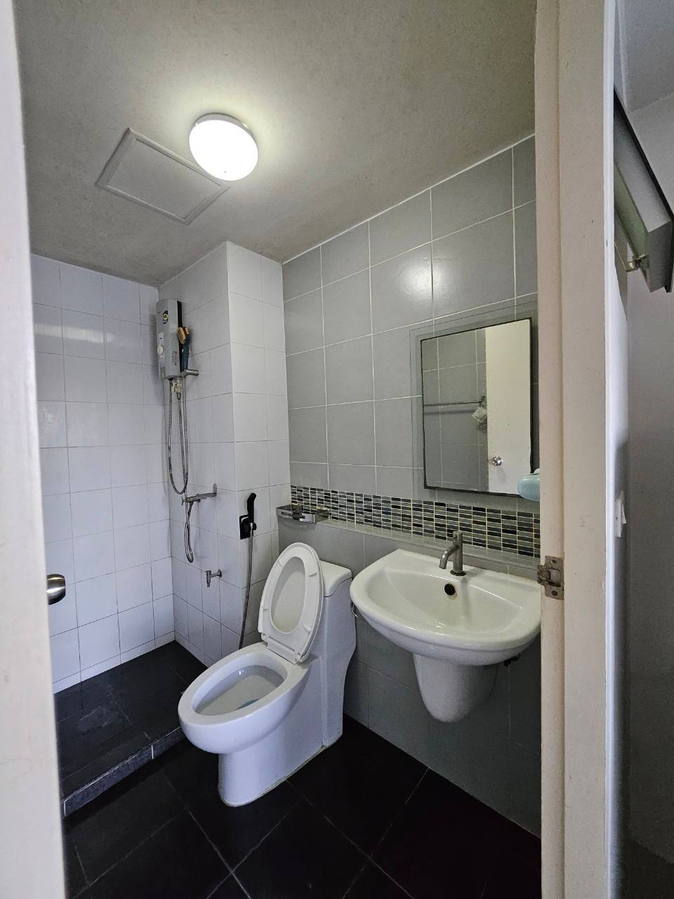 ให้เช่า ดีคอนโด รามอินทรา 47 พื้นที่ 30 ตร.ม. สตูดิโอ เช่า 7,000 บ/ด