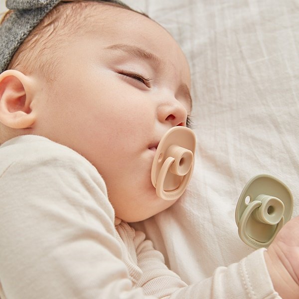 Moyuum จุกหลอก แบบมีห่วง แบบซิลิโคนทั้งชิ้น สำหรับเด็ก