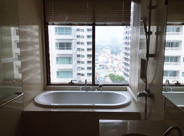 ให้เช่าคอนโด ดิ เอ็มโพริโอ เพลส พื้นที่ 101 ตร.ม. 2 ห้องนอน เช่า 45,000 บ/ด