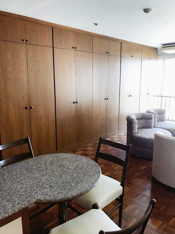 ให้เช่าคอนโด สีลม สวีท พื้นที่ 54 ตรม. 1 ห้องนอน ให้เช่า 18,000 บ/ด