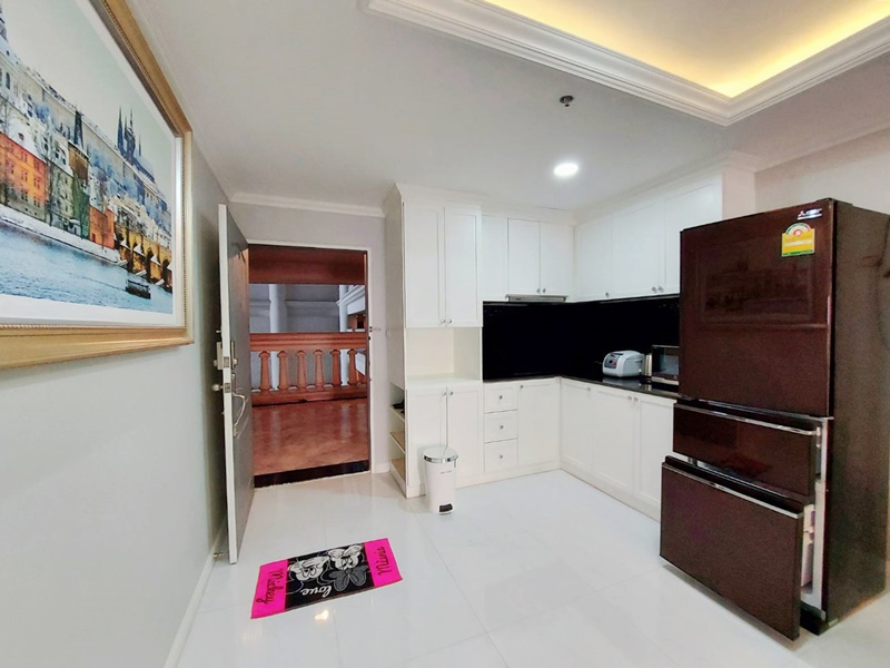 ขายคอนโด สเตท ทาวเวอร์ คอนโดมิเนียม พื้นที่ 68.23 ตรม. 1 ห้องนอน ขาย 8.9 ล้านบาท