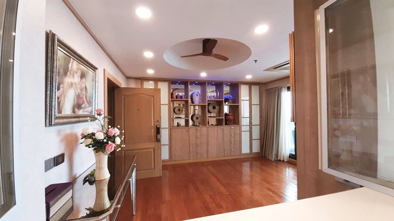 ให้เช่าคอนโด สเตท ทาวเวอร์ คอนโดมิเนียม พื้นที่ 174 ตรม. 2 ห้องนอน เช่า 90,000 บ/ด