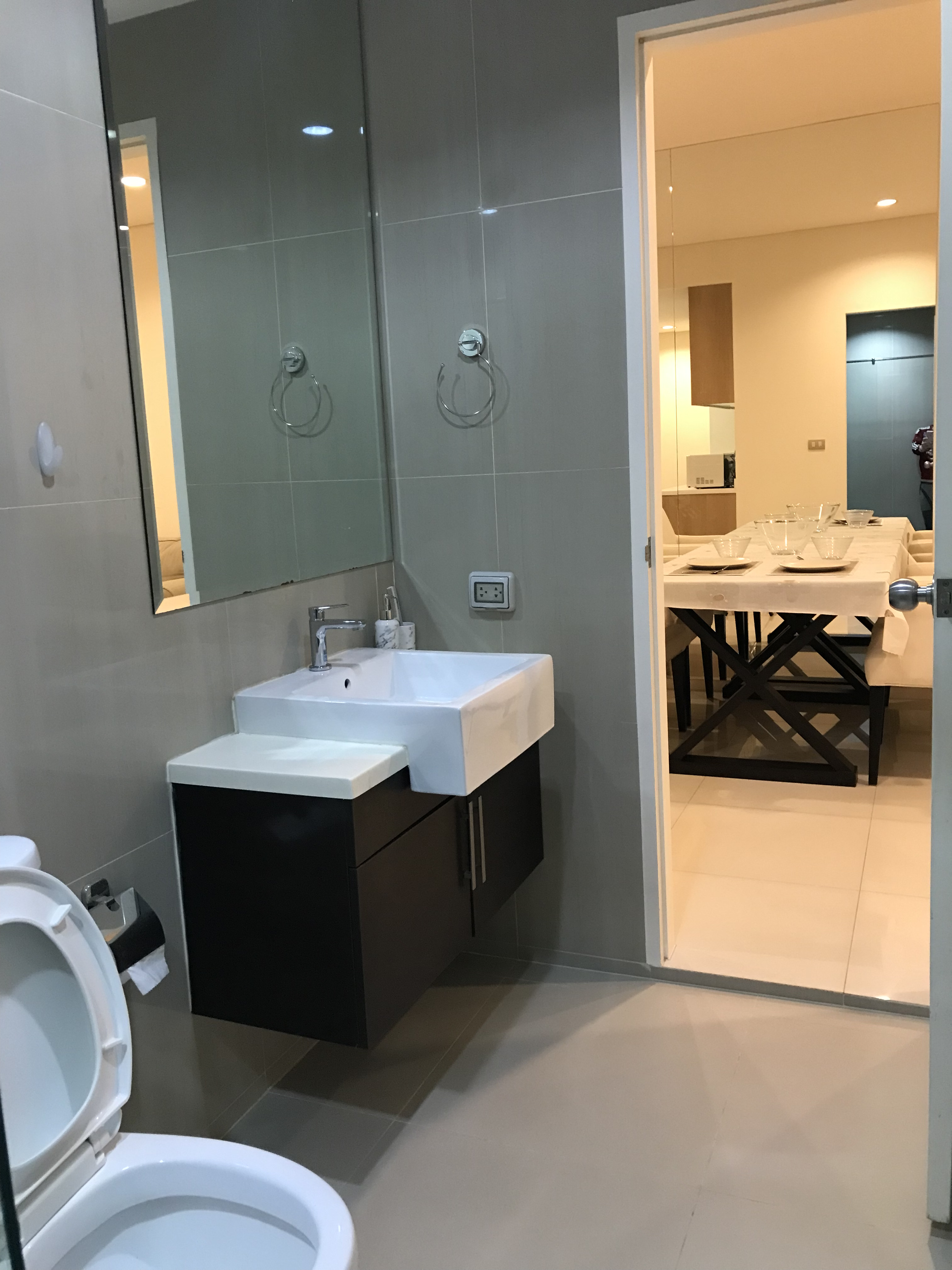 ขาย/ให้เช่า วิลล่า อโศก พื้นที่ 52 ตร.ม.1 ห้องนอน เช่า 25,000 บ/ด ขาย 8.5 ล.