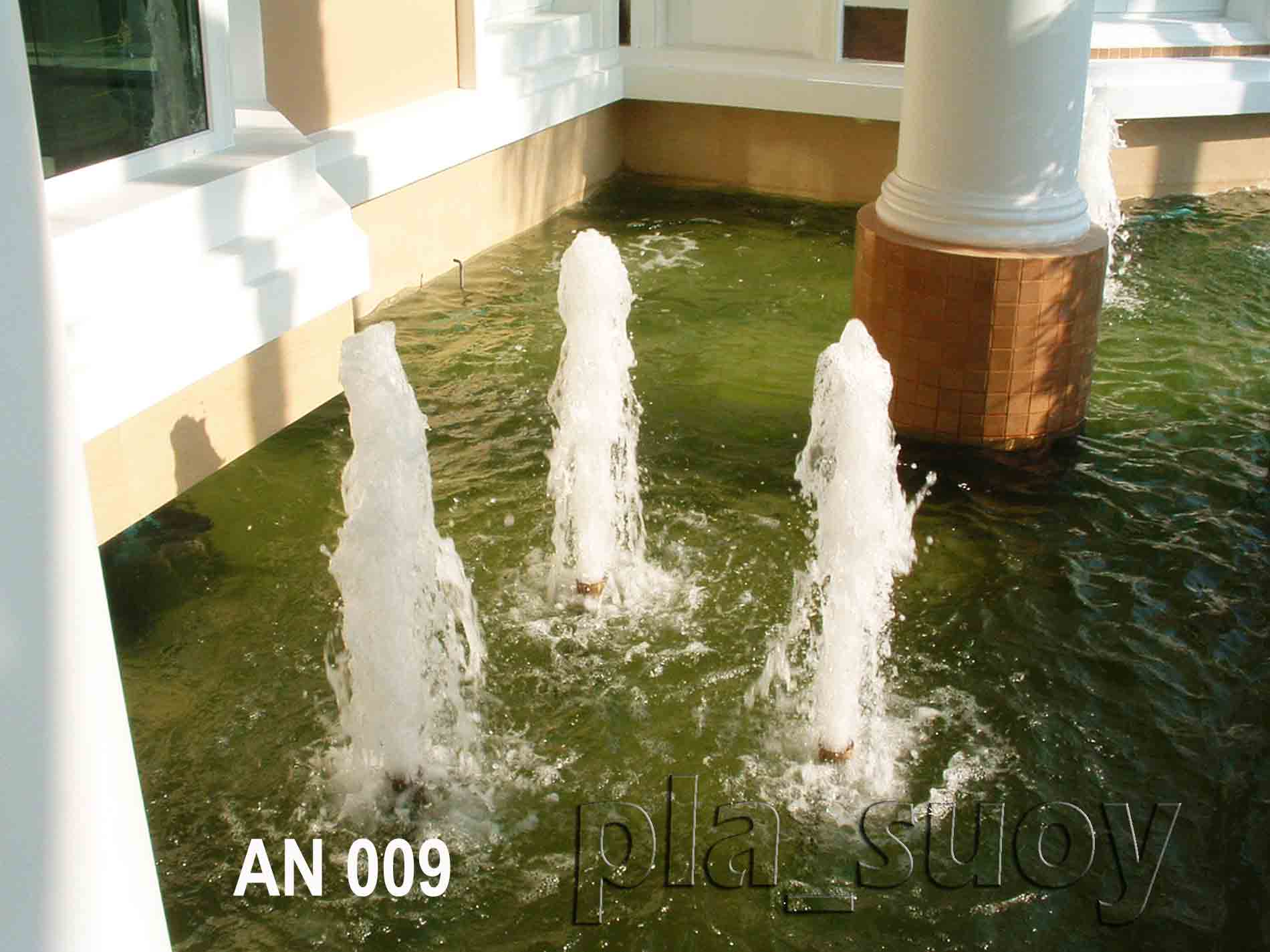 น้ำพุในบ่อเลี้ยงปลาคาร์ฟ บ้านคุณอรุณี