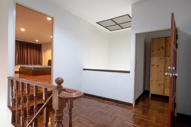 ให้เช่าทาวน์เฮ้าส์ 3ชั้น ย่านพร้อมพงษ์ พื้นที่ 21 ตรว. 4 ห้องนอน เช่า 50,000 บ/ด