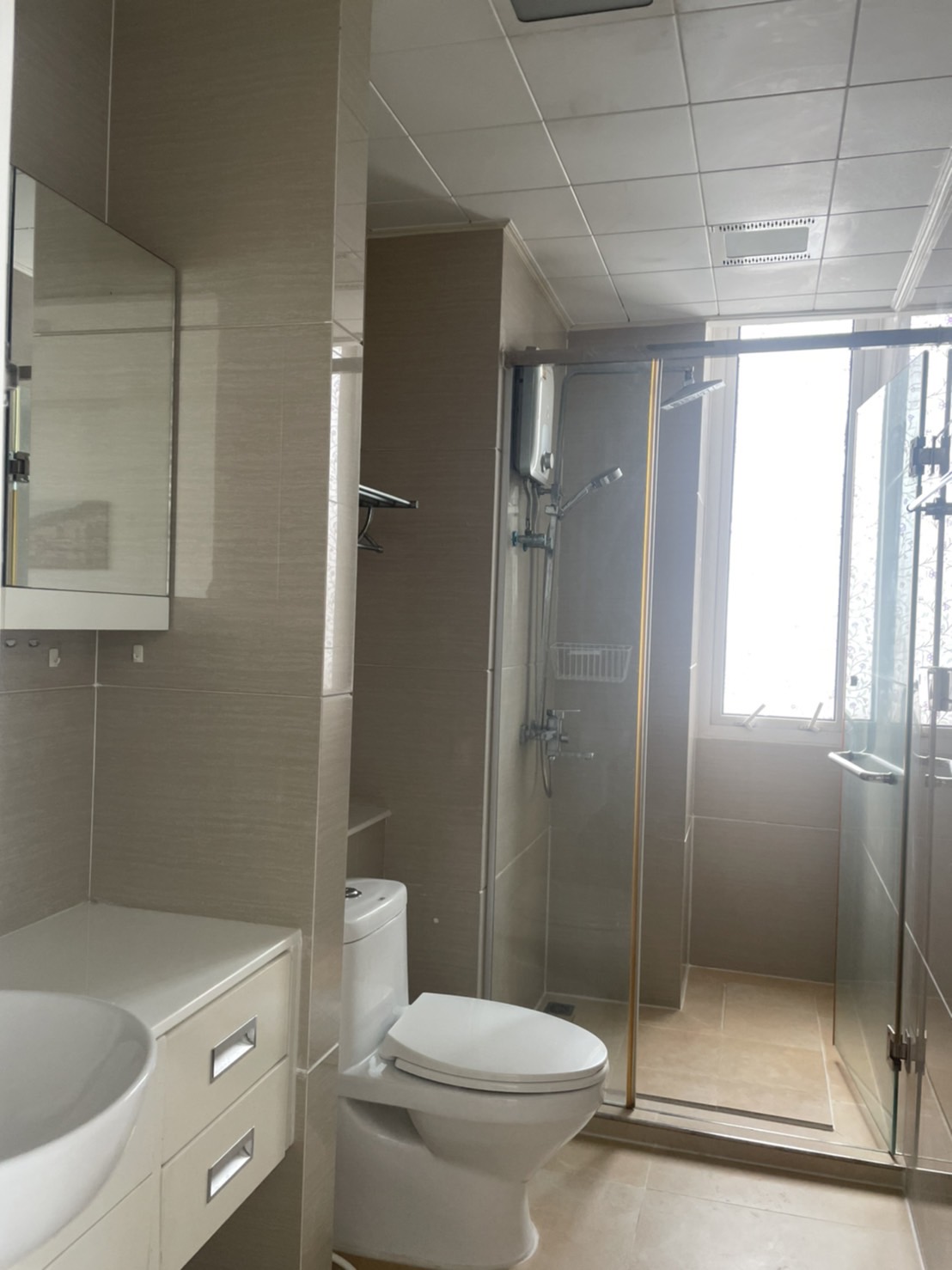 ให้เช่าคอนโด ทีซี กรีน พระราม 9 พื้นที่ 40 ตร.ม. 1 ห้องนอน เช่า 15,000 บ/ด สัญญา 2 ปี 14500 บ/ด