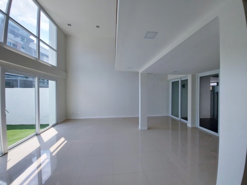 ขายทาวน์โฮม 3.5 ชั้น ย่านลาดพร้าว พื้นที่ 33.30 ตรว. 3 ห้องนอน ขาย 13.7 ล.