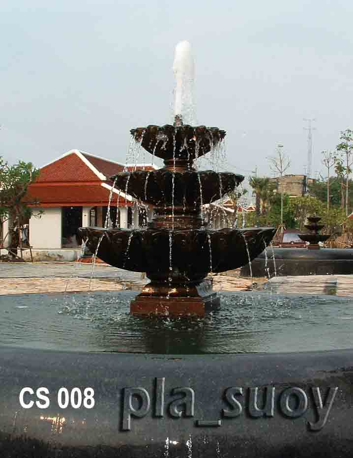 พานน้ำพุ ประดับด้านหน้าช้าง 3 เศียร