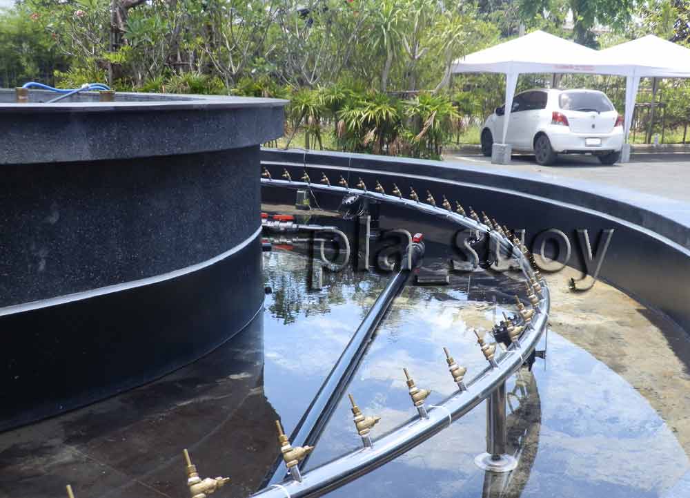 น้ำพุ ประติมากรรม มังกรทอง ในโครงการ Dragon Mall ที่ เพชรเกษม 48