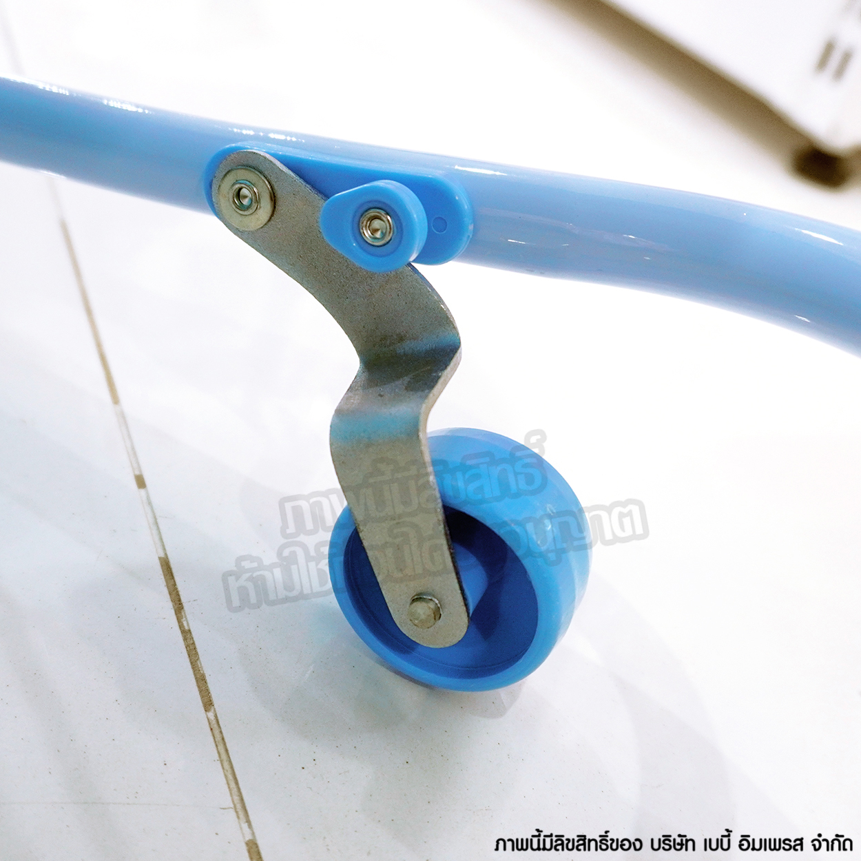 Cradle World เปลโยก พร้อมมุ้ง รุ่น C152 มีมุ้งกันยุง มาพร้อมกับตุ๊กตาผ้า ลายยีราฟ ปรับได้ 2 ระดับ