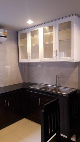 ให้เช่าทาวน์เฮ้าส์ 2 ชั้น ย่านงามวงศ์วาน พื้นที่ 20 ตรว. 2 ห้องนอน เช่า 22,500 บ/ด