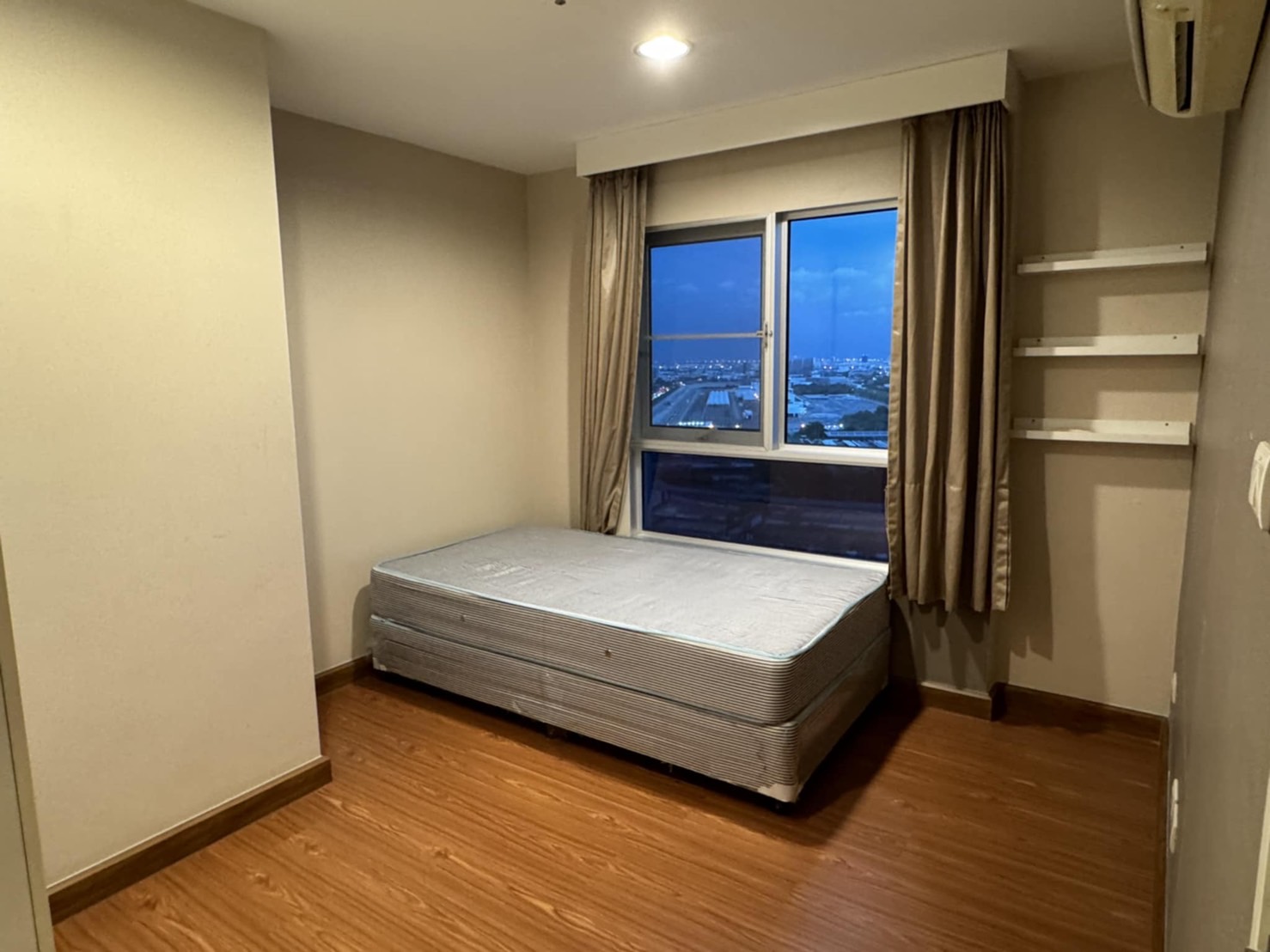 ให้เช่าคอนโด เบลล์ แกรนด์ พระราม 9 พื้นที่ 101 ตร.ม. 3 ห้องนอน เช่า 62,000 บ/ด