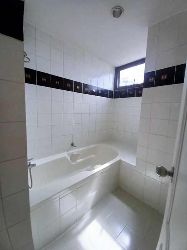 ให้เช่าคอนโดเดอะ วอเตอร์ฟอร์ด พาร์ค สุขุมวิท 53 146 ตร.ม. 2 ห้องนอน ให้เช่า 40,000 บ/ด