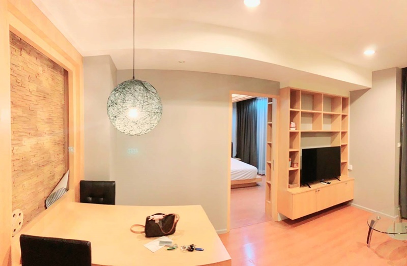 ขาย/ให้เช่า ดิ แอลโคฟ ทองหล่อ 10 พื้นที่ 50 ตร.ม. 1 ห้องนอน เช่า 20,000 บ/ด ขาย 5.5 ล้าน