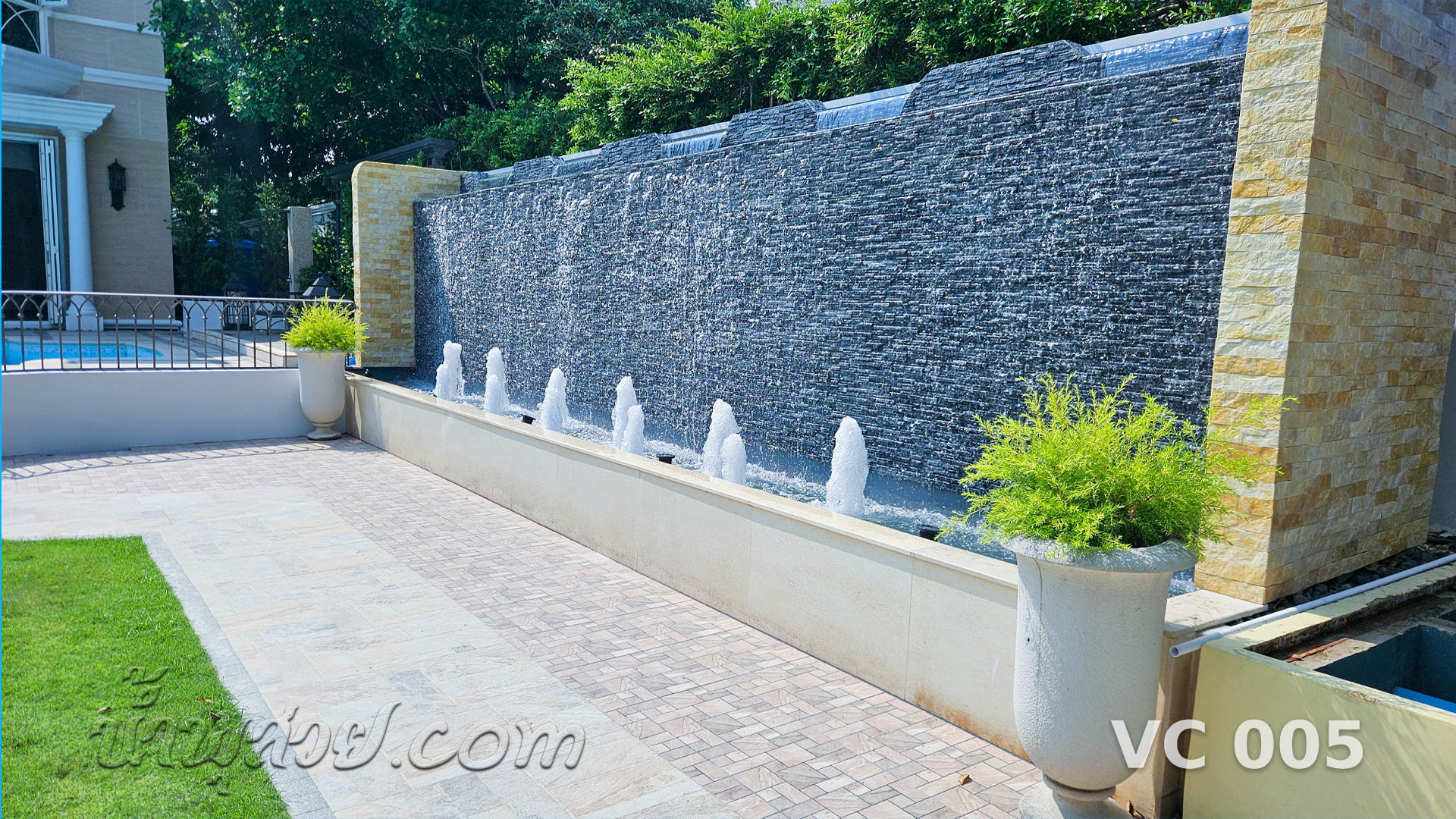 น้ำพุต้นสน คุณ วิชัย หมู่บ้านลดาวัลย์ ราชพฤกษ์-ปิ่นเกล้า