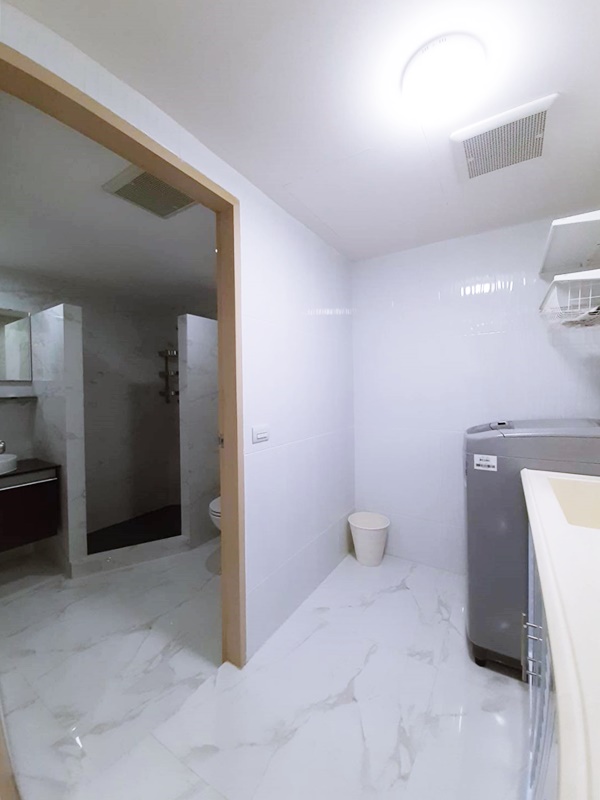 ขายคอนโด สเตท ทาวเวอร์ คอนโดมิเนียม พื้นที่ 68.23 ตรม. 1 ห้องนอน ขาย 6.5 ล้านบาท