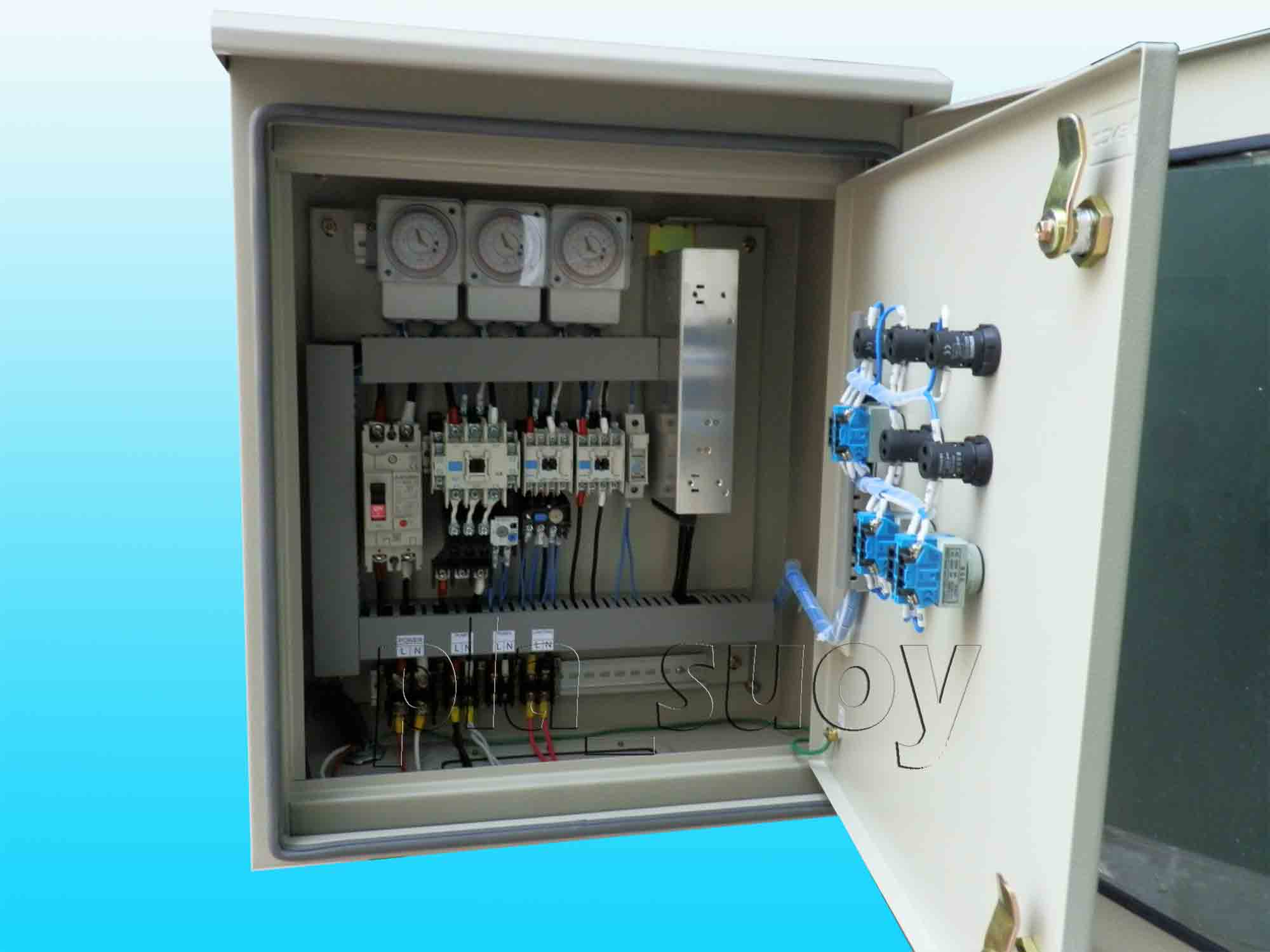 น้ำพุประติมากรรม พานน้ำพุทองเหลือง