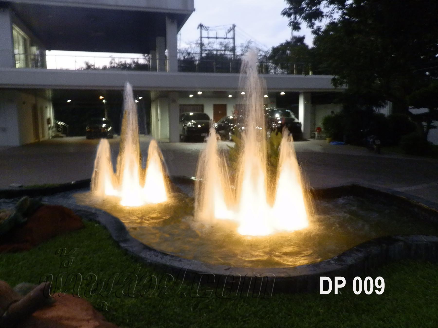 บ่อน้ำพุ ฟรีฟอร์ม หน้าบ้าน ดร.พิชนี ที่บ้านเมืองเอก