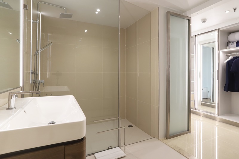 ขายคอนโด สเตท ทาวเวอร์ คอนโดมิเนียม พื้นที่ 68 ตรม. 1 ห้องนอน ขาย 7.4 ล้านบาท