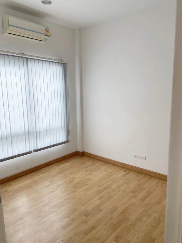 ขายทาวน์เฮ้าส์ 3 ชั้น ย่านลาดพร้าว พื้นที่ 167 ตรม. 3 ห้องนอน ขาย 7.4 ล้านบาท