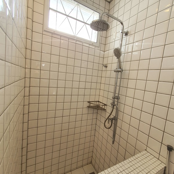 ให้เช่าทาวน์เฮ้าส์ 2 ชั้น ย่านติวานนท์ พื้นที่ 17 ตรว. 2 ห้องนอน เช่า 12,000 บ/ด