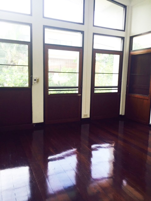 ขายบ้านเดี่ยว 2 ชั้น ย่านทองหล่อ พื้นที่ 350 ตารางวา ขาย 350 ล้านบาท