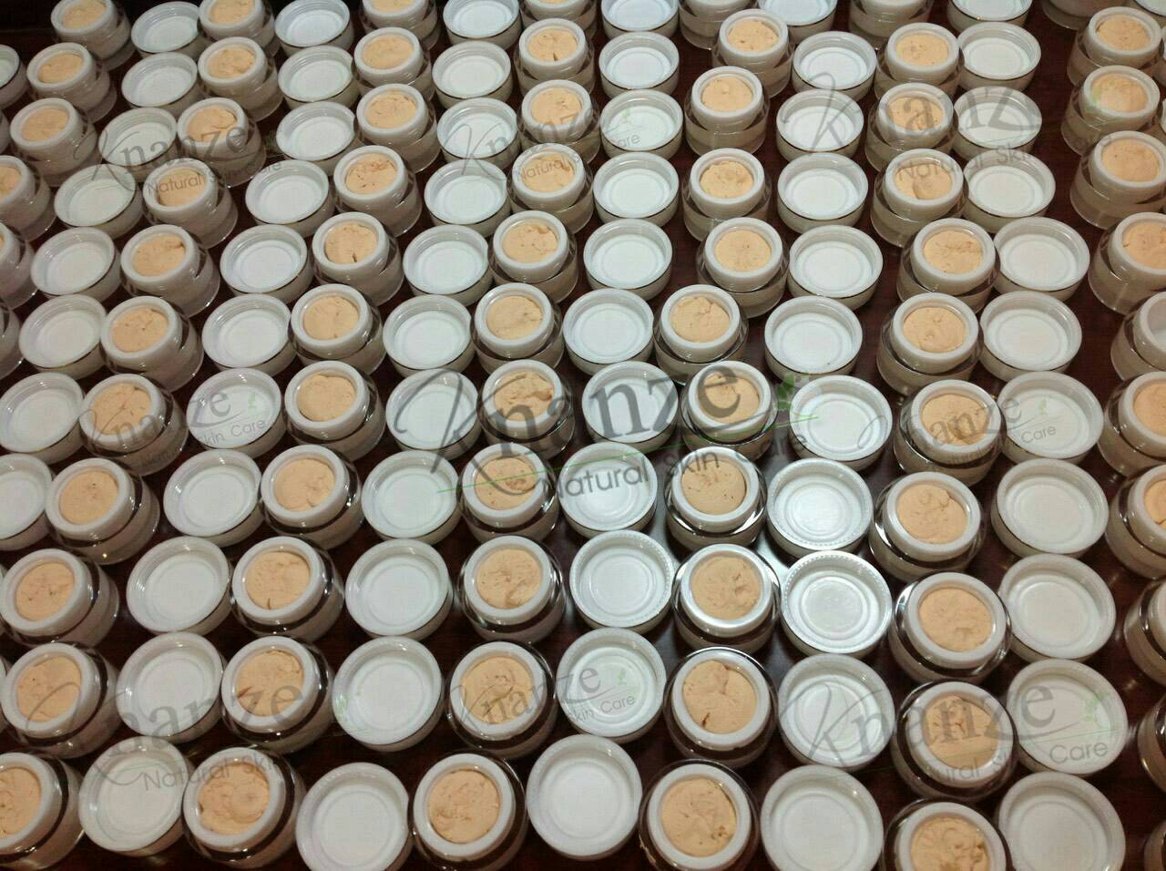 ครีมกันแดดใยไหมผสมรองพื้น สีเบจ ขนาดทดลอง 30 g.