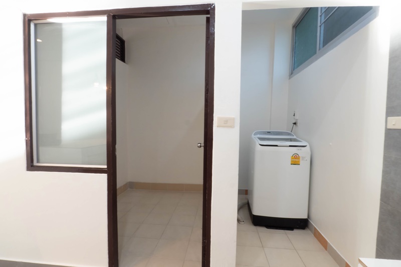 ให้เช่าทาวน์เฮ้าส์ 3ชั้น ย่านพร้อมพงษ์ พื้นที่ 21 ตรว. 4 ห้องนอน เช่า 50,000 บ/ด