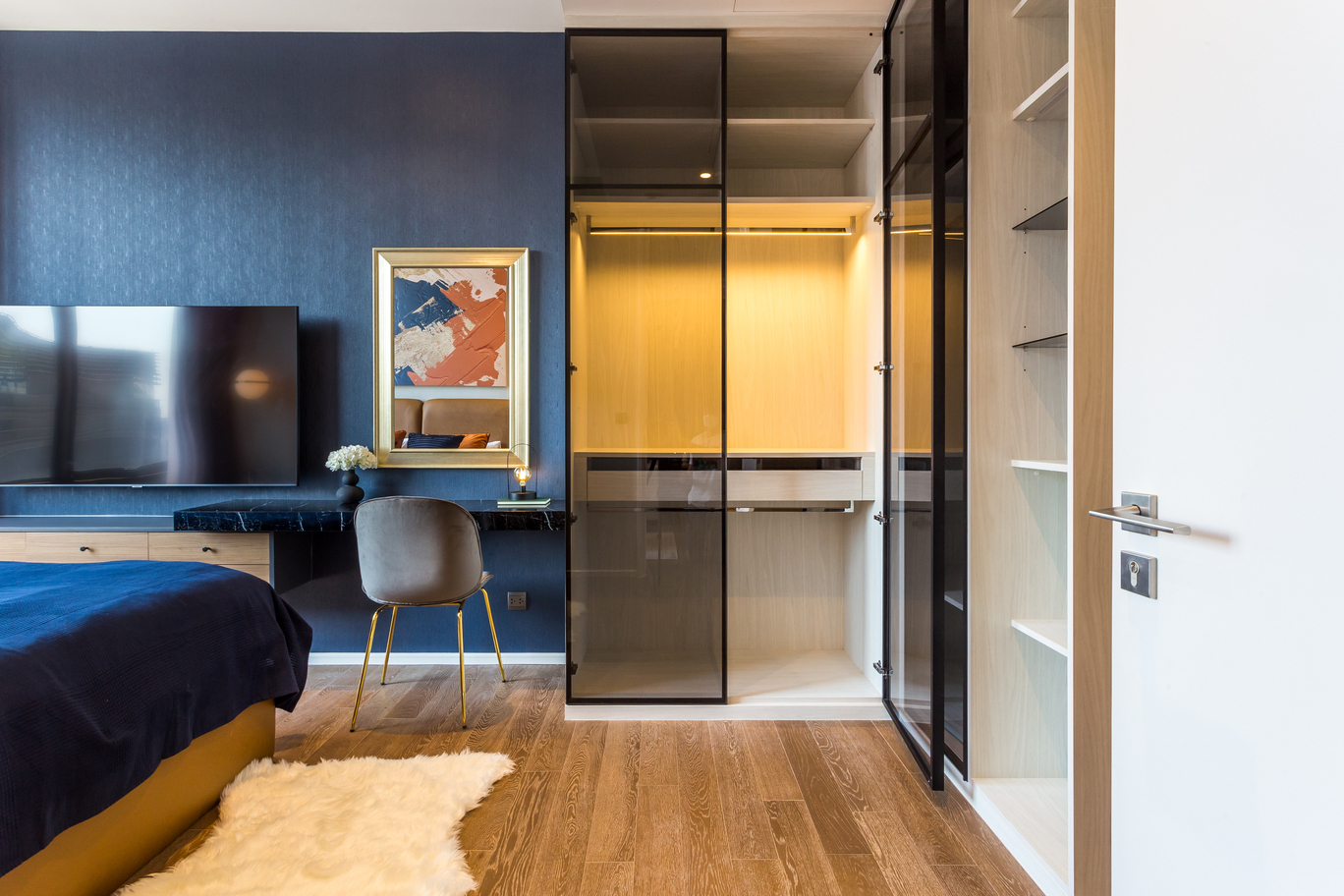 ขาย/ให้เช่า มิวนีค หลังสวน 54 ตรม. 1 ห้องนอน เช่า 65,000 บ/ด ขาย 21.9 ลบ.