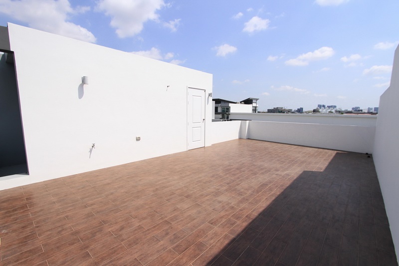 ขายทาวน์โฮม 3.5 ชั้น ย่านลาดพร้าว พื้นที่ 33.30 ตรว. 3 ห้องนอน ขาย 13.7 ล.