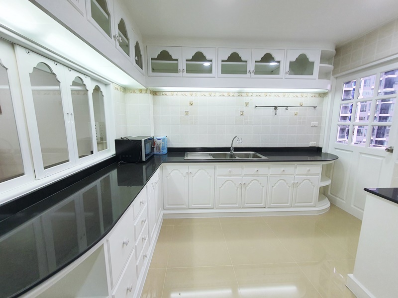 ให้เช่าคอนโด ริชมอนด์ พาเลส พื้นที่ 160 ตร.ม. 3 ห้องนอน เช่า 75,000 บ/ด