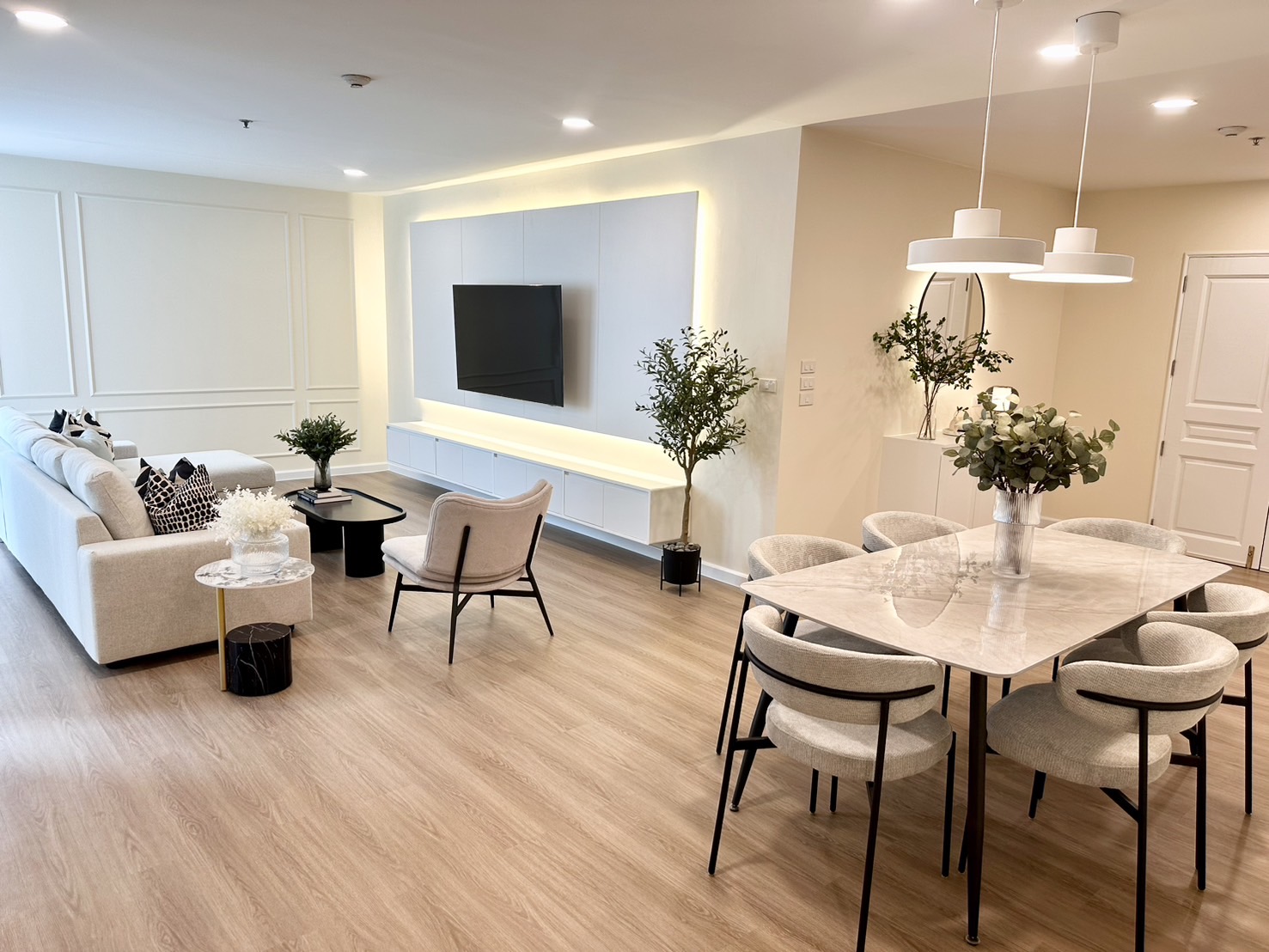 KD-F11.1 แกรด์ หลังสวน Grand Langsuan 146 ตรม.ชั้น 1X , 3 ห้องน้ำ : 2 ห้อง