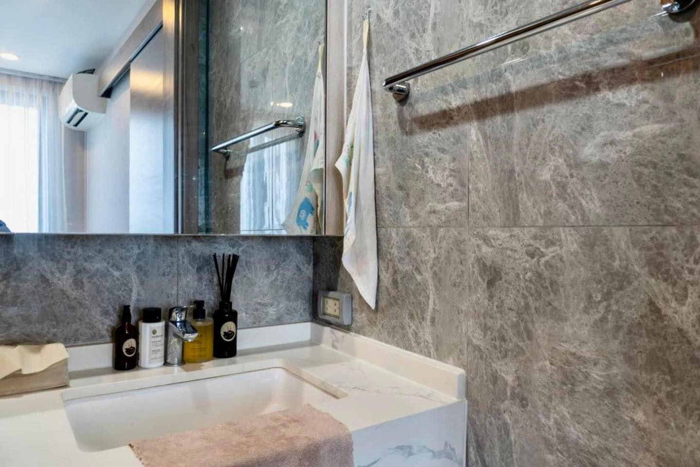 ให้เช่าคอนโด อาร์ติซาน รัชดา พื้นที่ 28 ตร.ม 1 ห้องนอน ราคา 15,500 บาท/เดือน