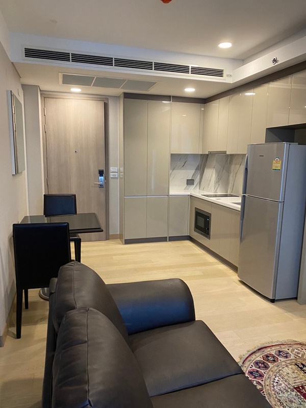 ให้เช่าคอนโด ไซมิส เอ๊กซ์คลูซีพ ควีนส์ พื้นที่ 35 ตร.ม. 1 ห้องนอน เช่า 26,000 บ/ด