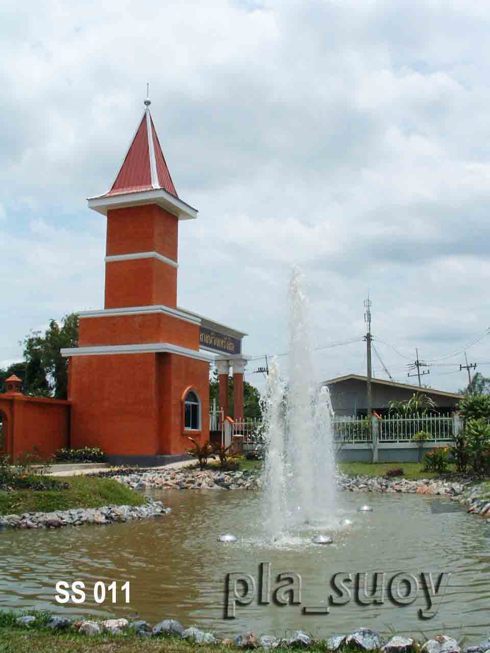 น้ำพุทุ่นลอย ทรงต้นสน 3 หัว