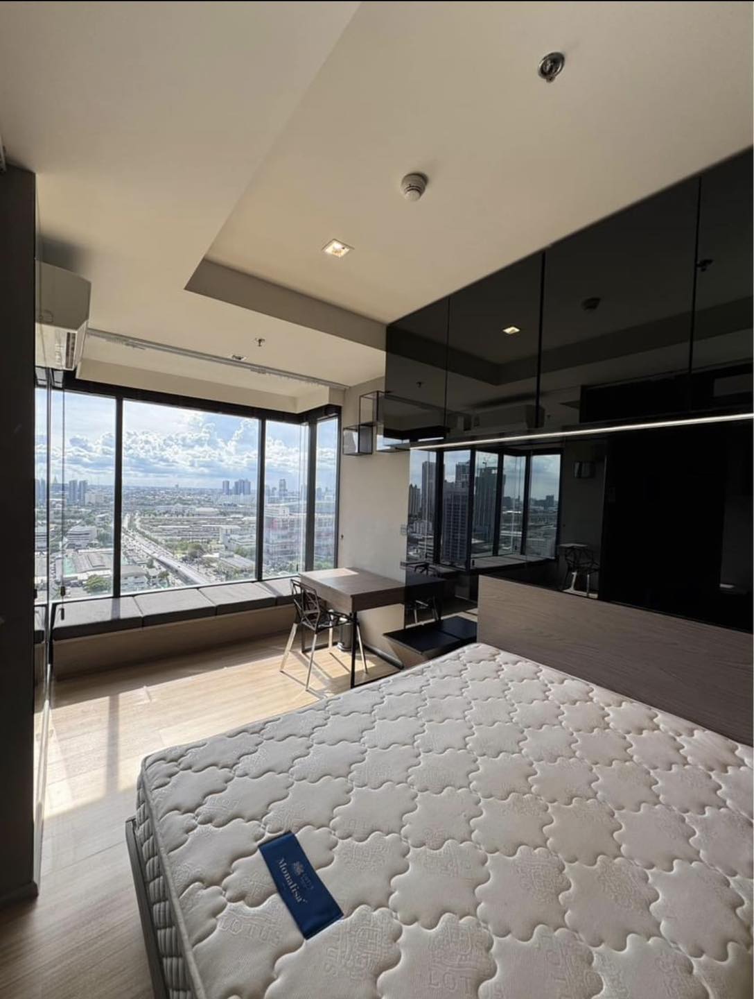 ให้เช่าคอนโด เอ็ม จตุจักร พื้นที่ 36 ตร.ม 1 ห้องนอน ราคา 25,000 บาท/เดือน