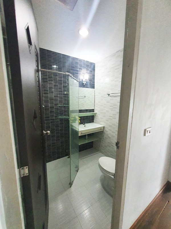 ให้เช่าทาวน์โฮม 3.5 ชั้น ย่านพหลโยธิน พื้นที่ 25.5 ตารางวา 4 ห้องนอน เช่า 30,000 บ/ด