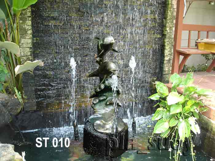 น้ำพุในบ่อเลี้ยงปลา ที่บ้านคุณ สุเทพ