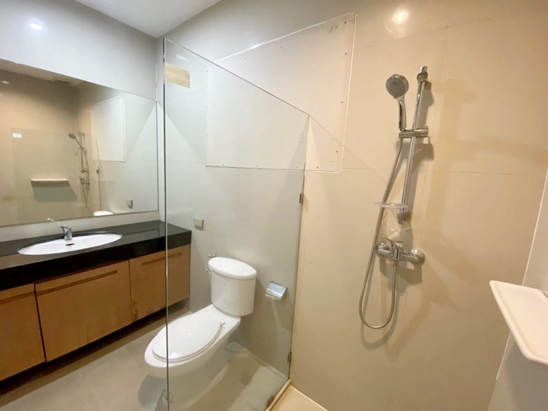 ให้เช่าบ้านแฝด 2 ชั้น ย่านสุขุมวิท 38 พื้นที่ 180 ตรม. 2 ห้องนอน เช่า 55,000 บ/ด