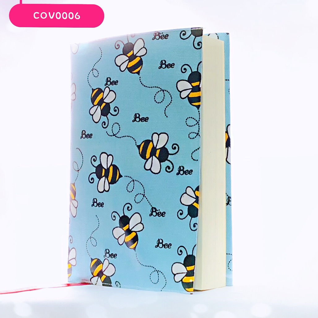 ปกผ้าเคลือบกันน้ำ พื้นฟ้า ลายผึ้งน้อย ขนาด 8