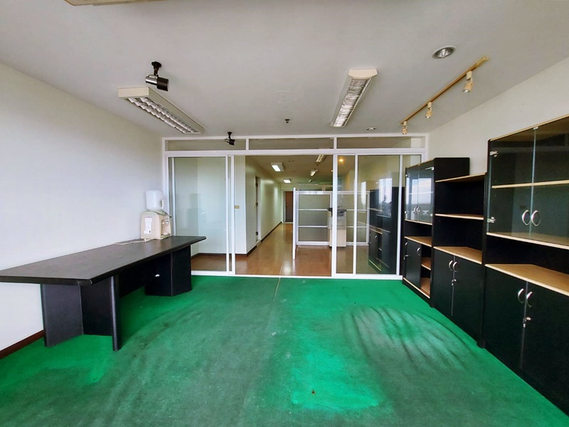 ขายคอนโด สเตท ทาวเวอร์ คอนโดมิเนียม พื้นที่ 68 ตรม. 1 ห้องนอน ขาย 5.7 ล้านบาท